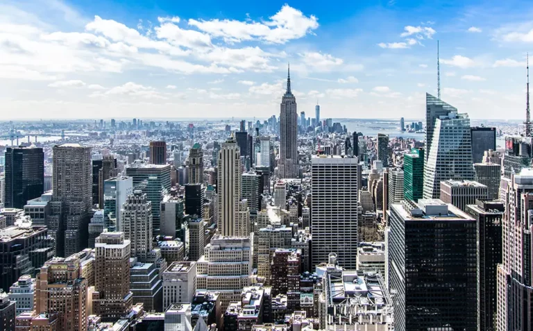 Easter Travel: New York Skyline with the Empire State Building