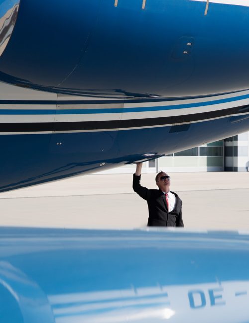 _99A8515 Checking back of Gulfstream